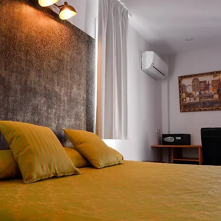 Clopy Mirador Del Castillo Hotel 3*