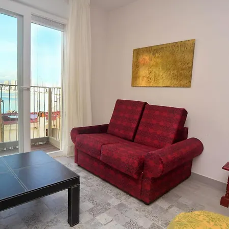 Clopy Mirador Del Castillo Hotel 3*