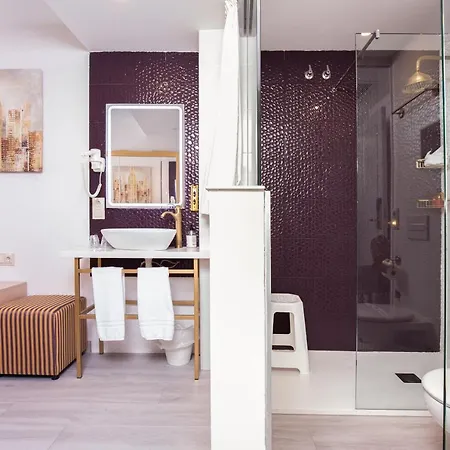 Hotel Clopy Mirador Del Castillo 3*