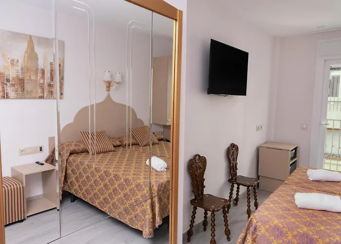 Clopy Mirador Del Castillo Hotel 3*