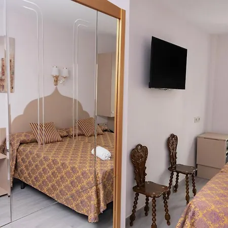 Clopy Mirador Del Castillo Hotel 3*